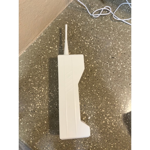 Vintage 1980s Style Toy Cell Phone Prop Retro Brick Phone White Novelty - Picture 4 of 4